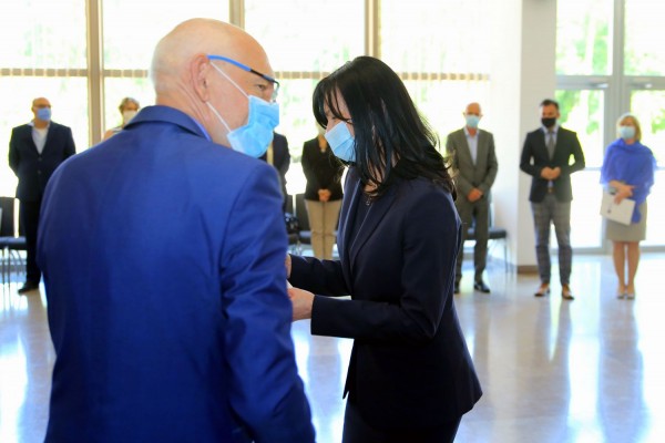 Click to zoom the picture.